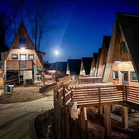 Wrong Way River Lodge & Cabins Asheville Exterior photo