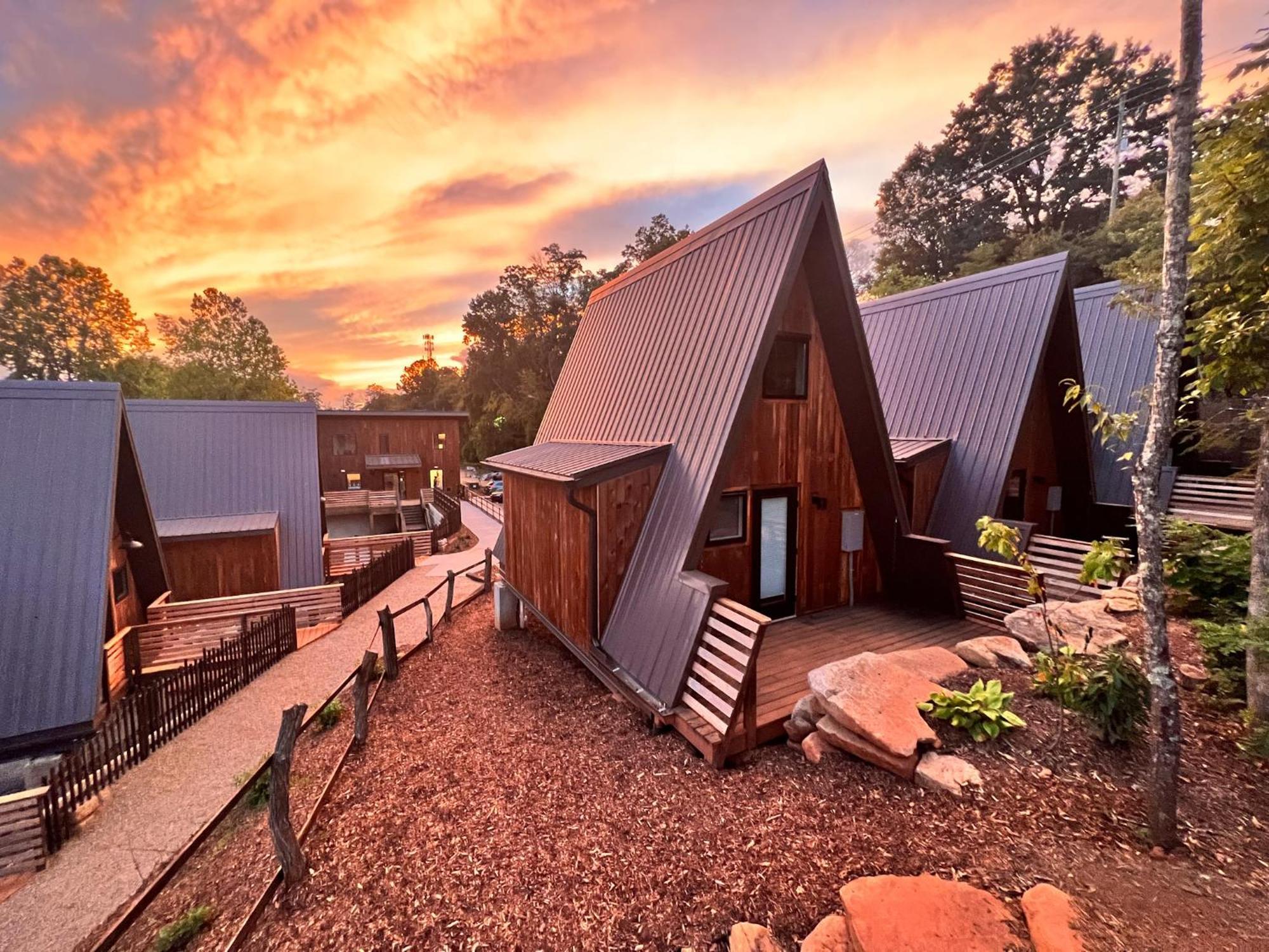 Wrong Way River Lodge & Cabins Asheville Exterior photo