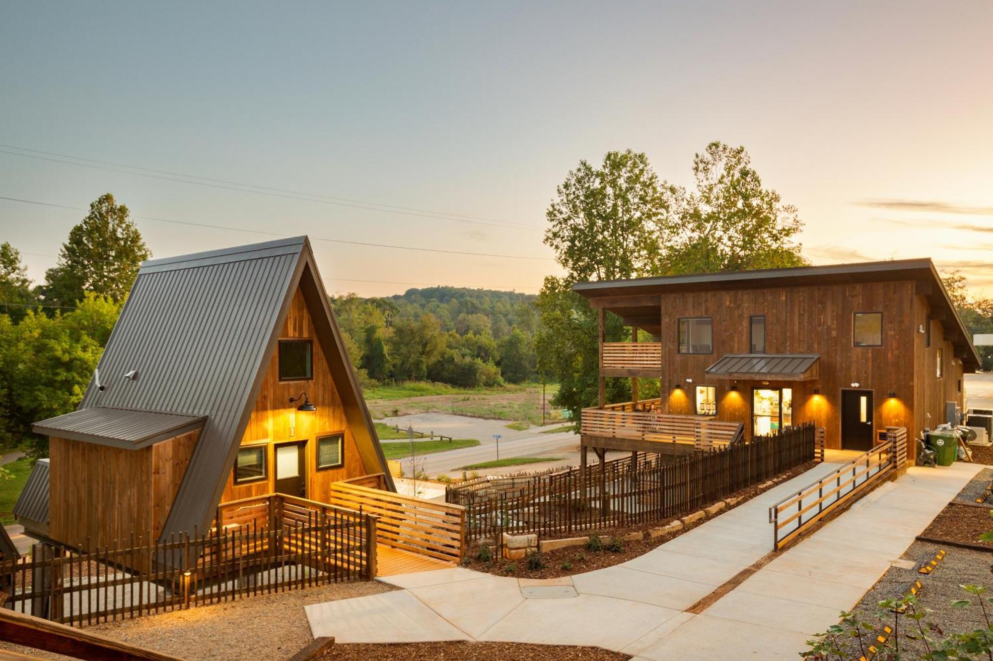 Wrong Way River Lodge & Cabins Asheville Exterior photo