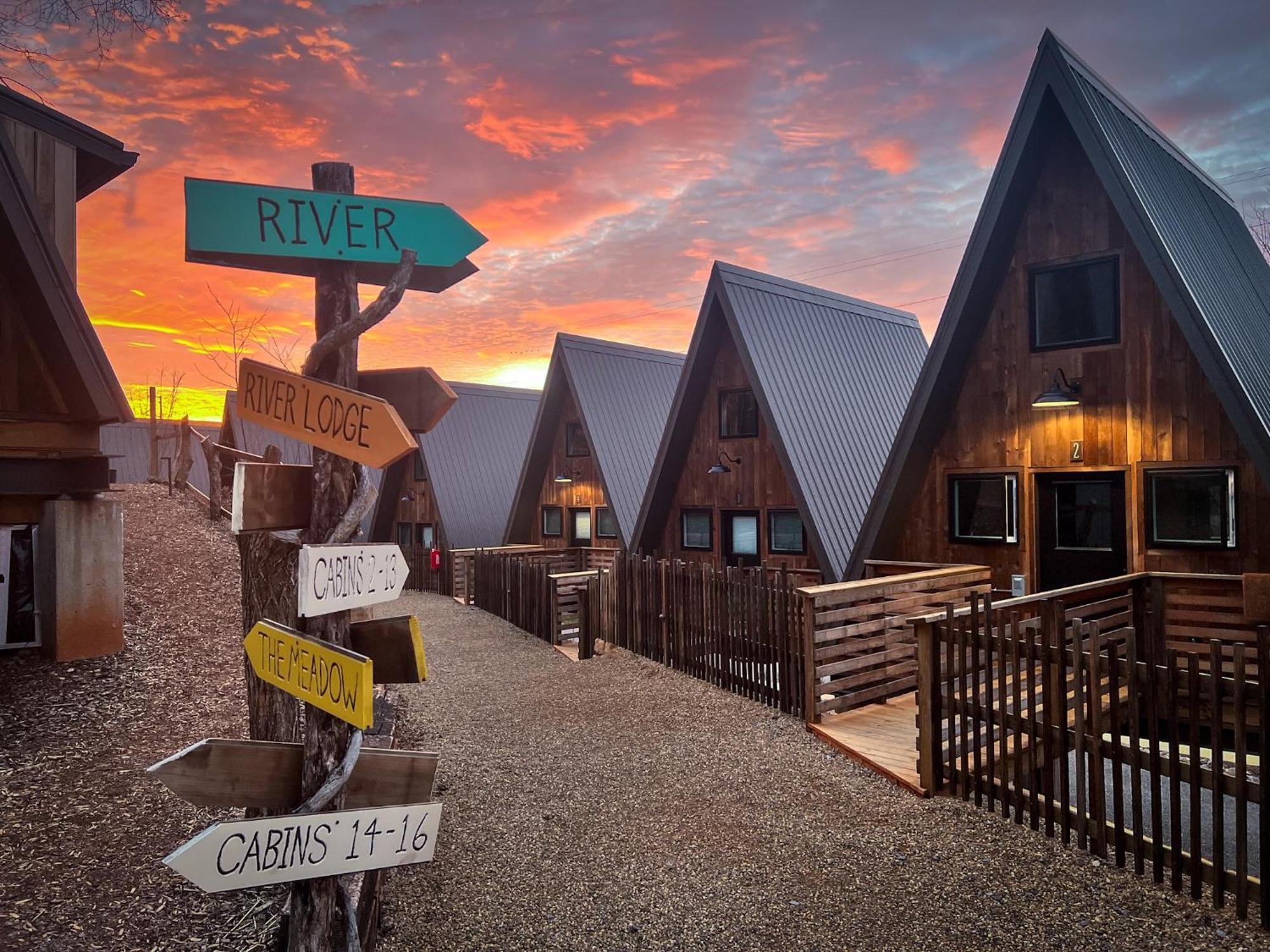 Wrong Way River Lodge & Cabins Asheville Exterior photo